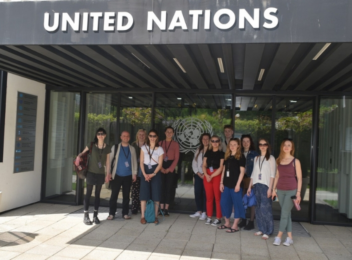 Gairmeacha le T&iacute;reola&iacute;ocht