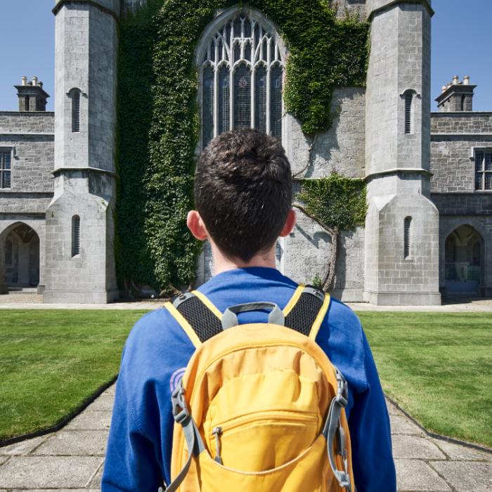 Scol&aacute;ireachta&iacute; / Spar&aacute;ntachta&iacute;