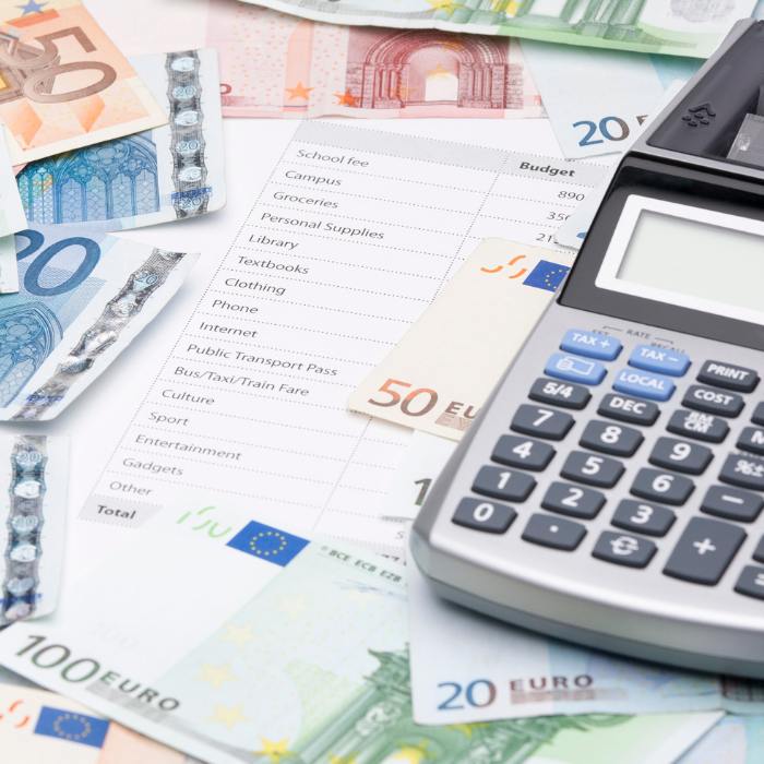 Costas Maireacht&aacute;la